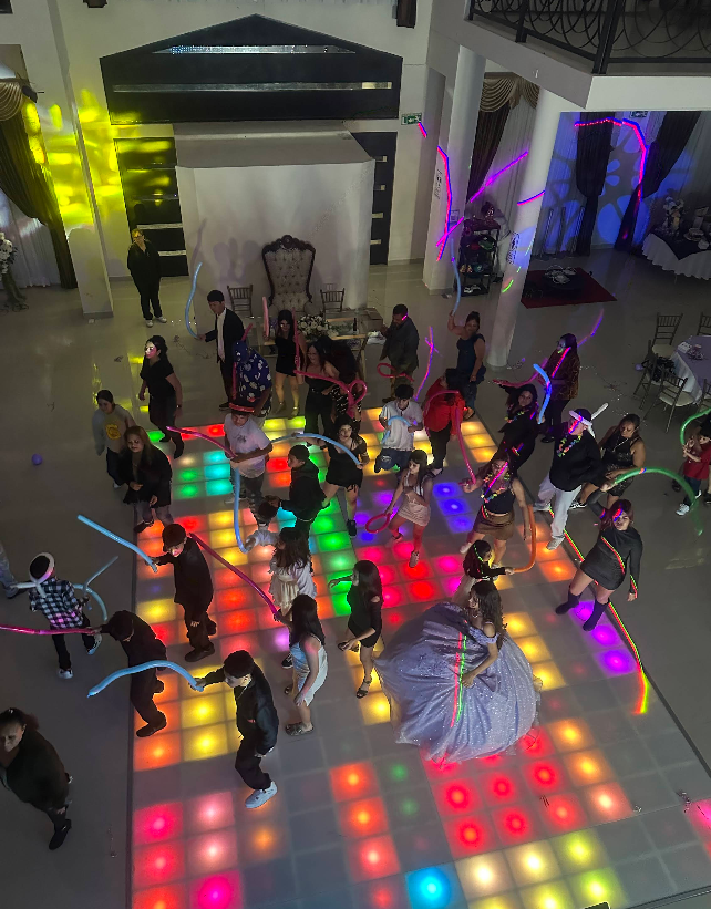 Pista de baile con invitados